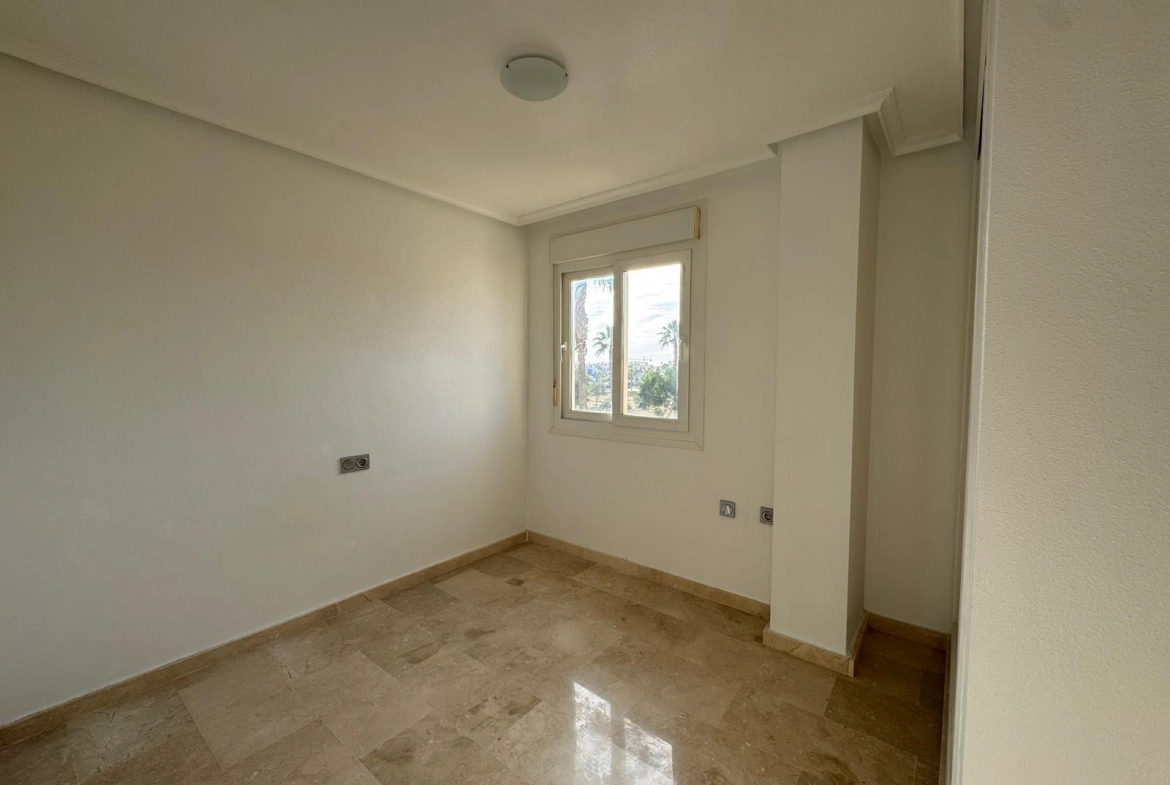 VILLA DE OBRA NUEVA CON 430 M2 DE PARCELA. 117 M2 DE CASA. 3 DORM. 2 BAÑOS. PISCINA. SOLARIUM.