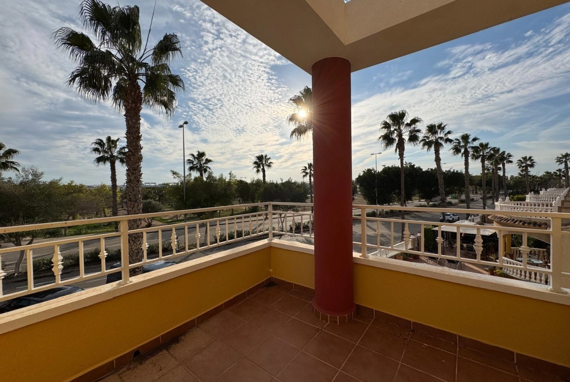 VILLA DE OBRA NUEVA CON 430 M2 DE PARCELA. 117 M2 DE CASA. 3 DORM. 2 BAÑOS. PISCINA. SOLARIUM.