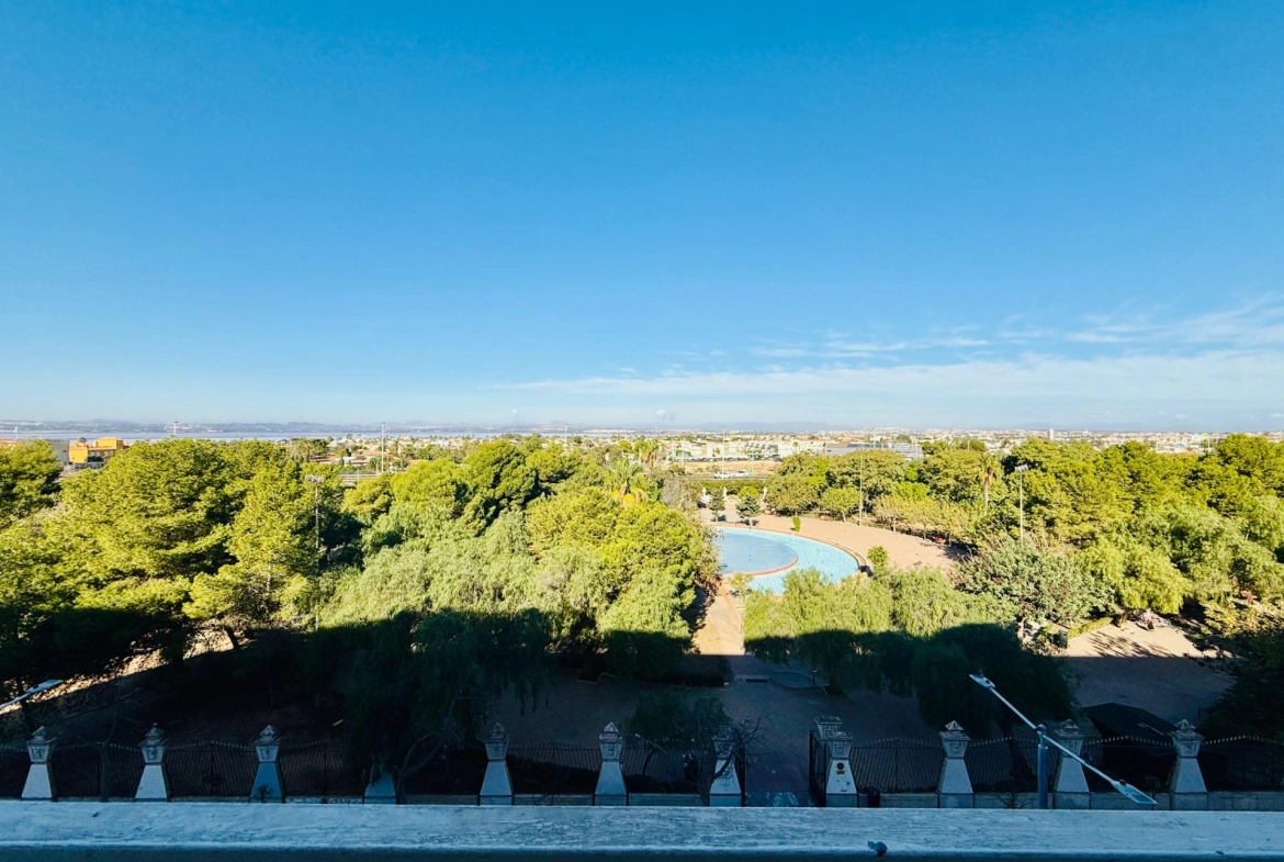 MAGNIFICO APARTAMENTO DE 2 HABITACIONES CON VISTAS PANORÁMICAS Y PISCINA EN ZONA NACIONES!!
