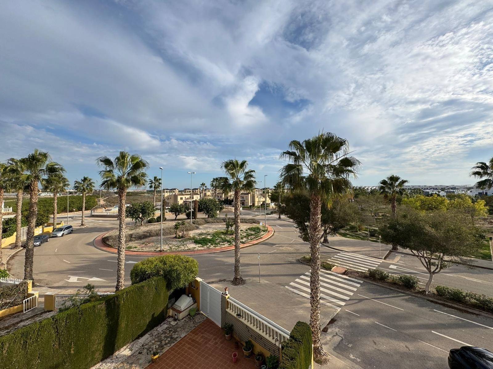 VILLA DE OBRA NUEVA CON 430 M2 DE PARCELA. 117 M2 DE CASA. 3 DORM. 2 BAÑOS. PISCINA. SOLARIUM.