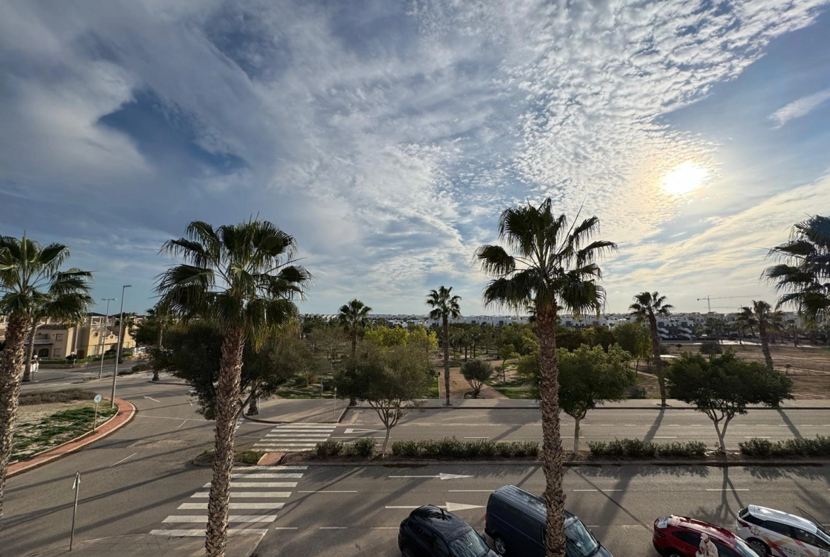 VILLA DE OBRA NUEVA CON 430 M2 DE PARCELA. 117 M2 DE CASA. 3 DORM. 2 BAÑOS. PISCINA. SOLARIUM.