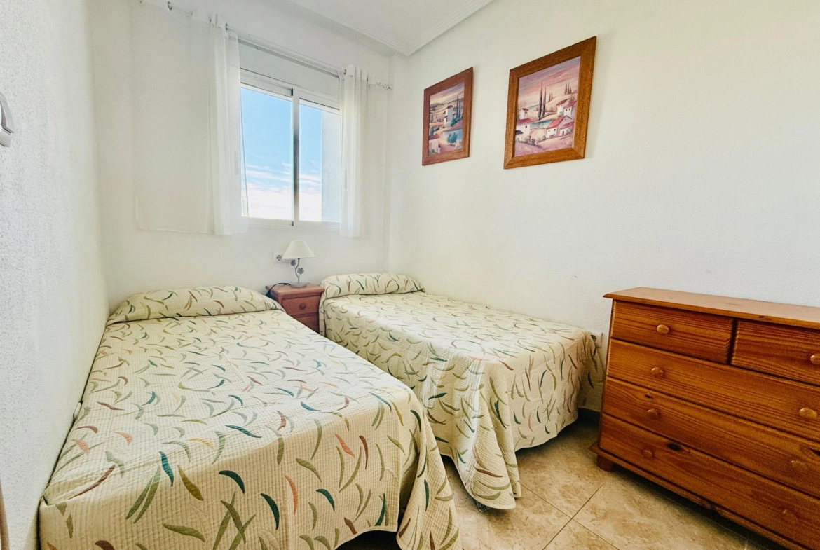 MAGNIFICO APARTAMENTO DE 2 HABITACIONES CON VISTAS PANORÁMICAS Y PISCINA EN ZONA NACIONES!!