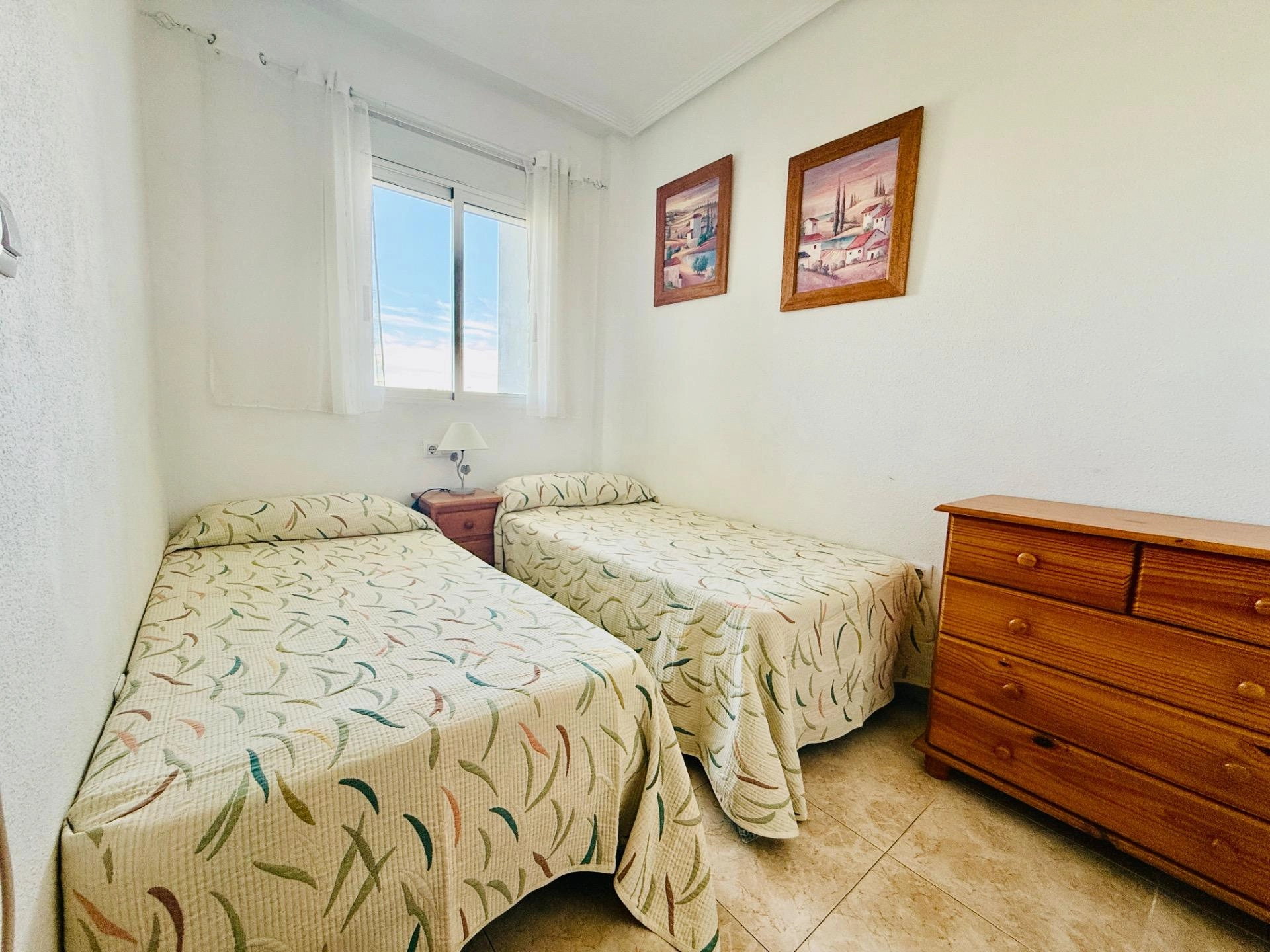 MAGNIFICO APARTAMENTO DE 2 HABITACIONES CON VISTAS PANORÁMICAS Y PISCINA EN ZONA NACIONES!!