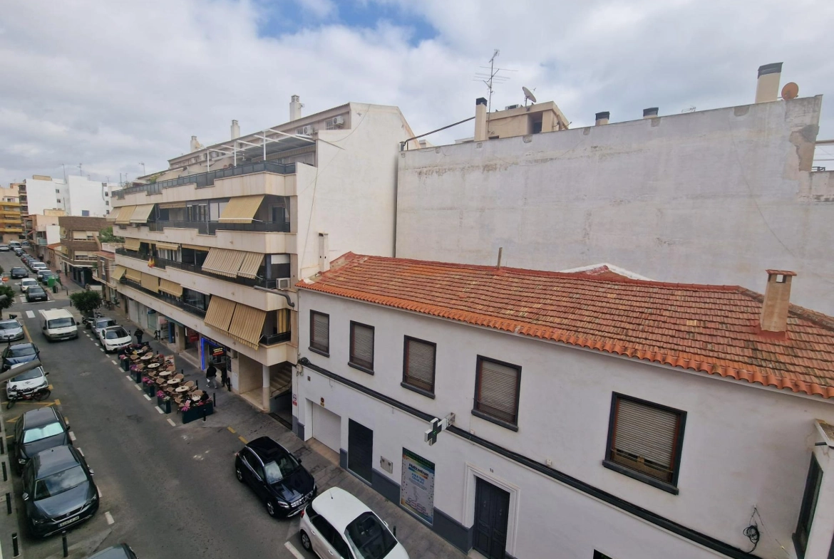 TORREVIEJA APARTAMENTO 3 HABS MUY AMPLIO EN PLENO CENTRO 169.000€