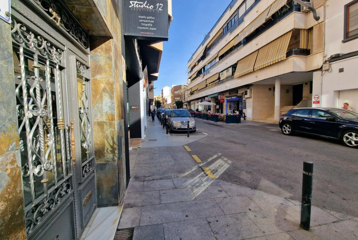 TORREVIEJA APARTAMENTO 3 HABS MUY AMPLIO EN PLENO CENTRO 169.000€