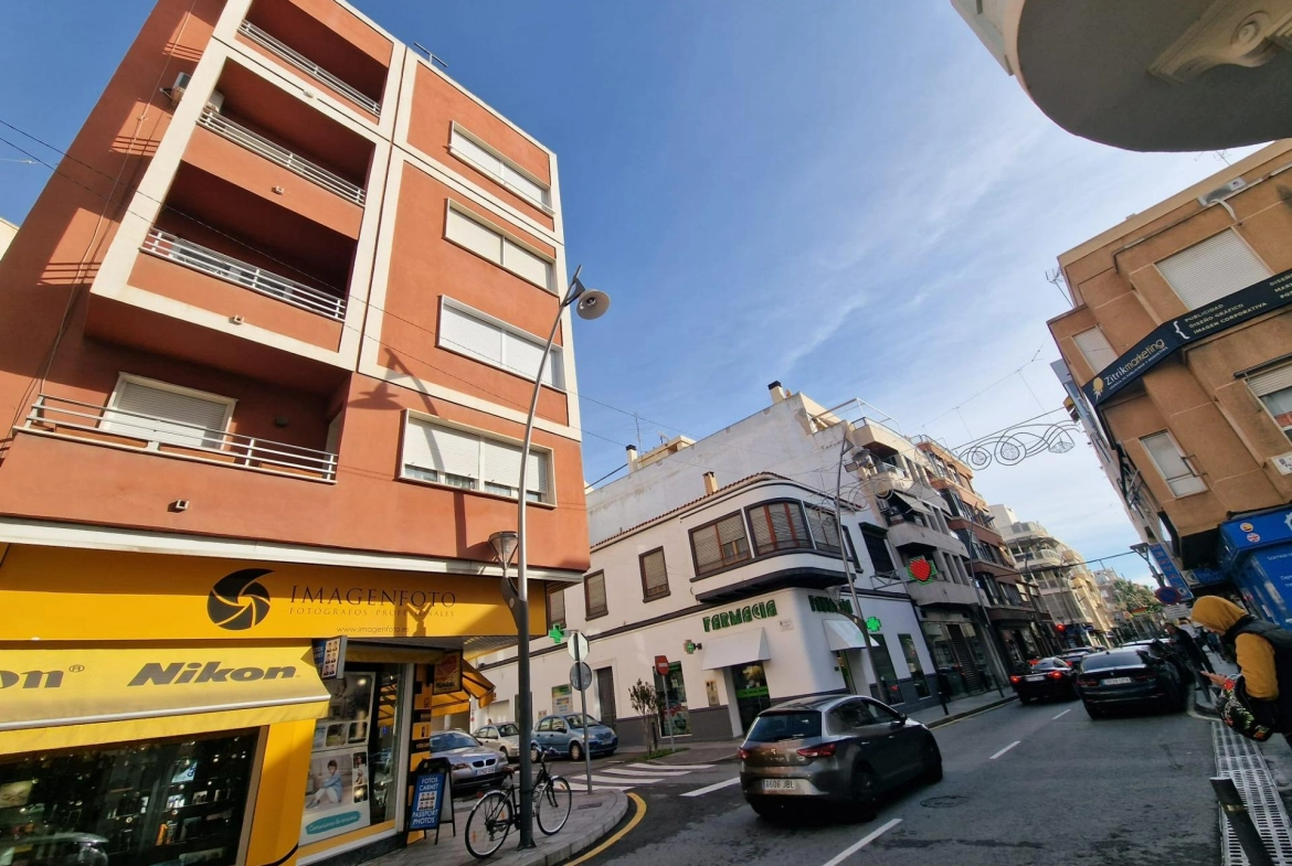 TORREVIEJA APARTAMENTO 3 HABS MUY AMPLIO EN PLENO CENTRO 169.000€