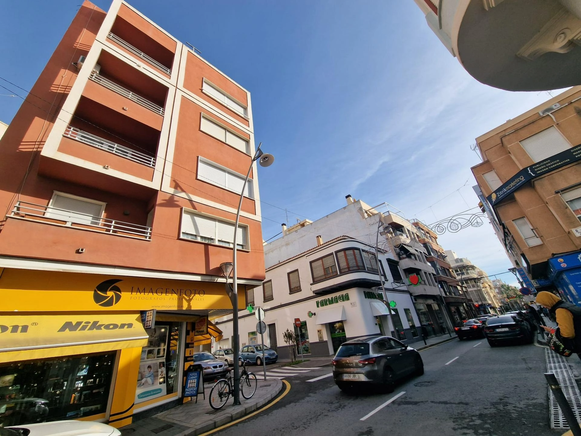 TORREVIEJA APARTAMENTO 3 HABS MUY AMPLIO EN PLENO CENTRO 169.000€