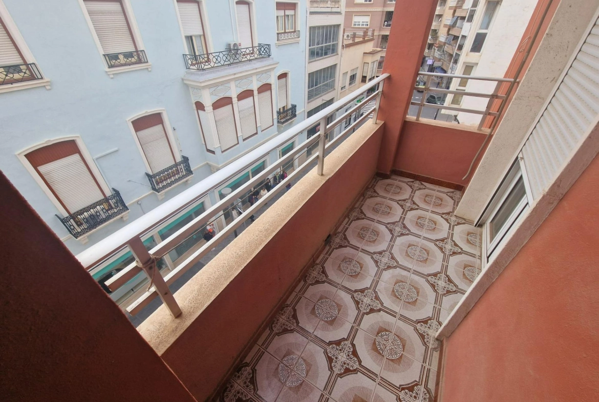 TORREVIEJA APARTAMENTO 3 HABS MUY AMPLIO EN PLENO CENTRO 169.000€