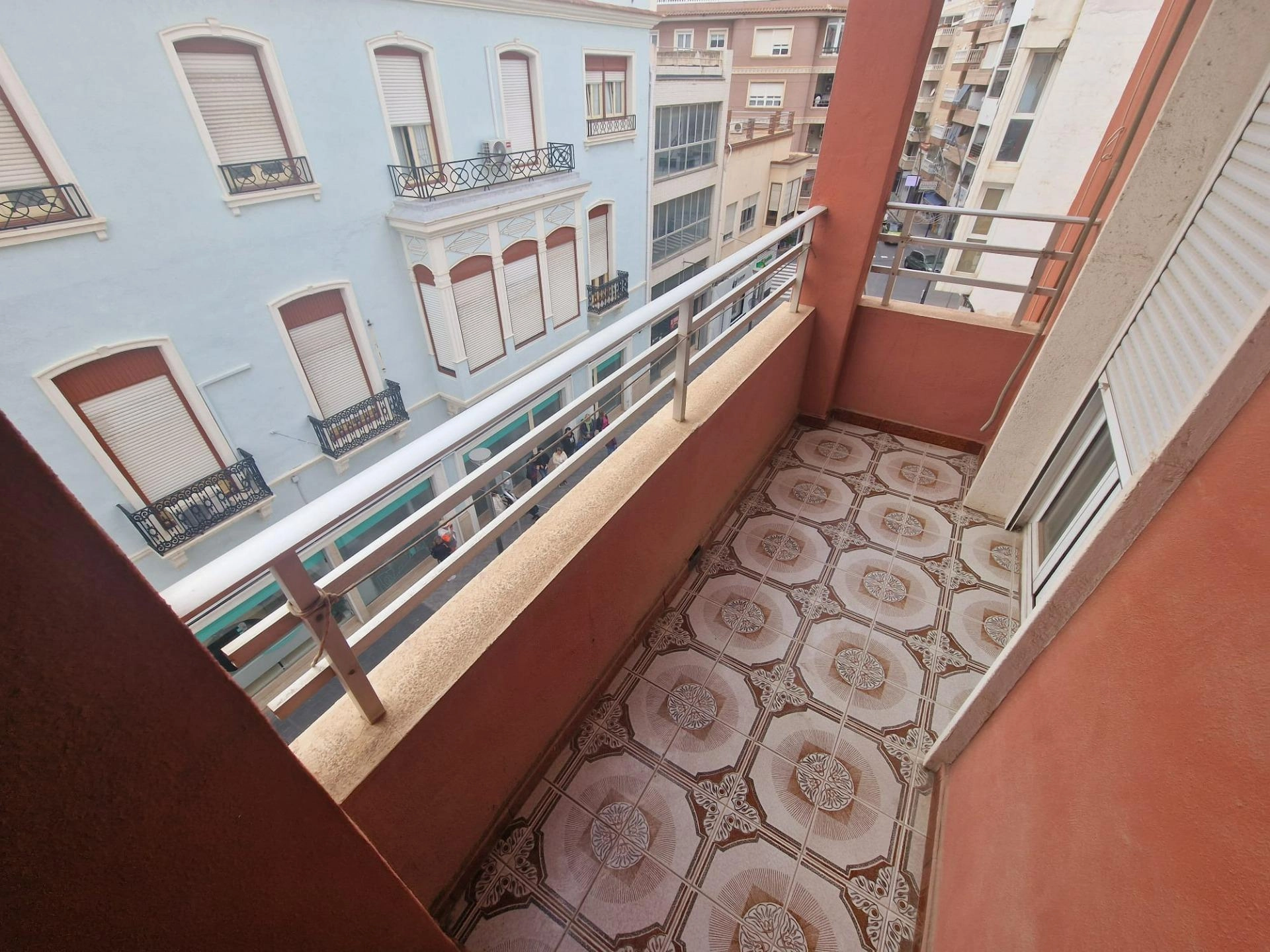 TORREVIEJA APARTAMENTO 3 HABS MUY AMPLIO EN PLENO CENTRO 169.000€