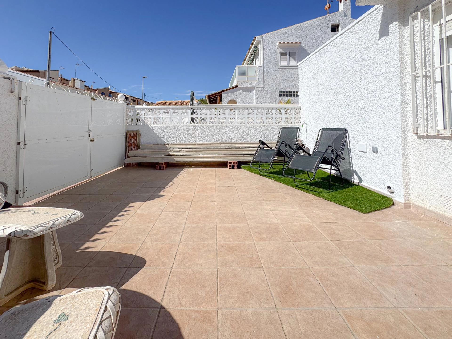 Frutales! Fantástico bungalow con amplia terraza y sin gastos de comunidad