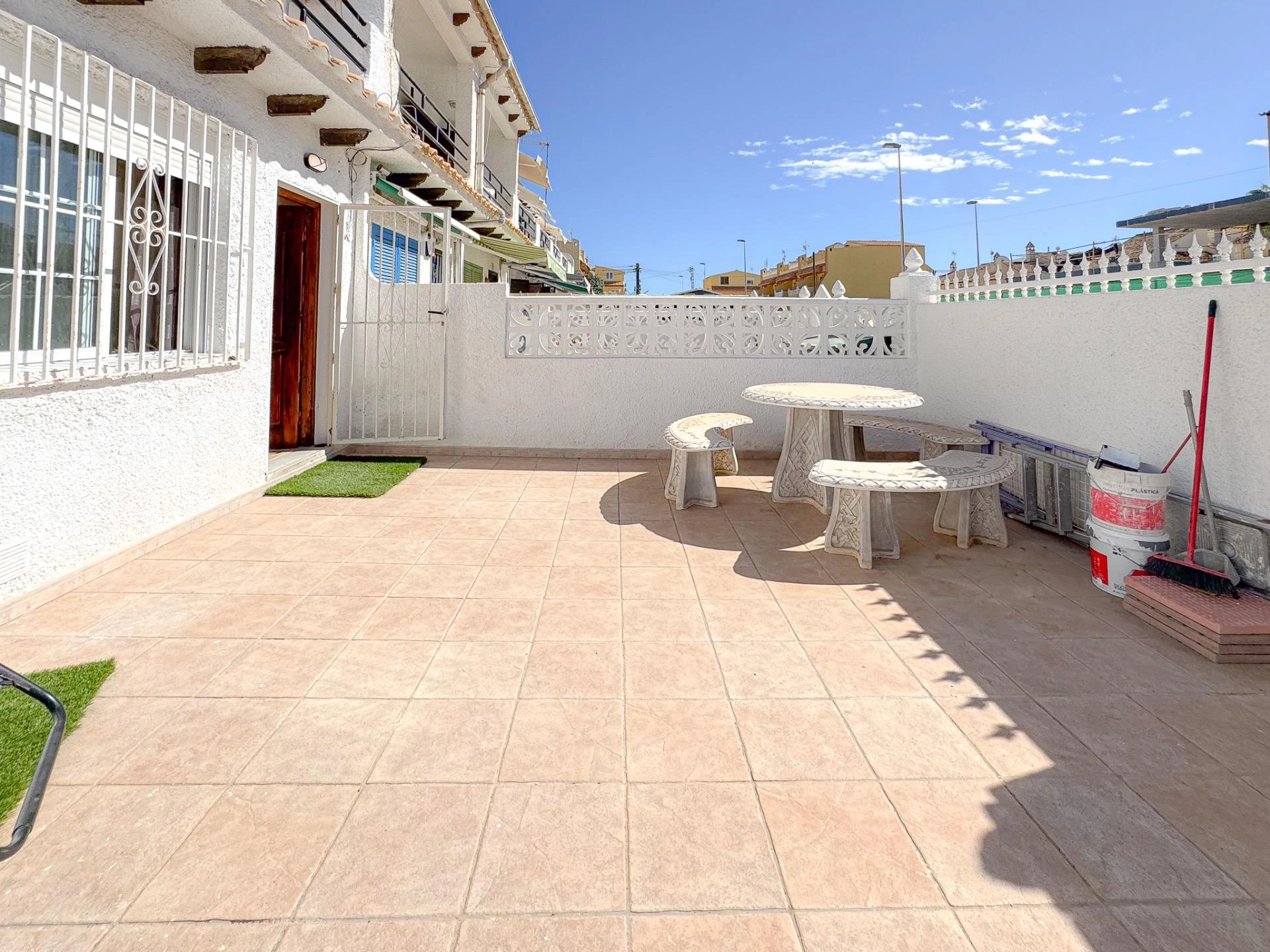 Frutales! Fantástico bungalow con amplia terraza y sin gastos de comunidad