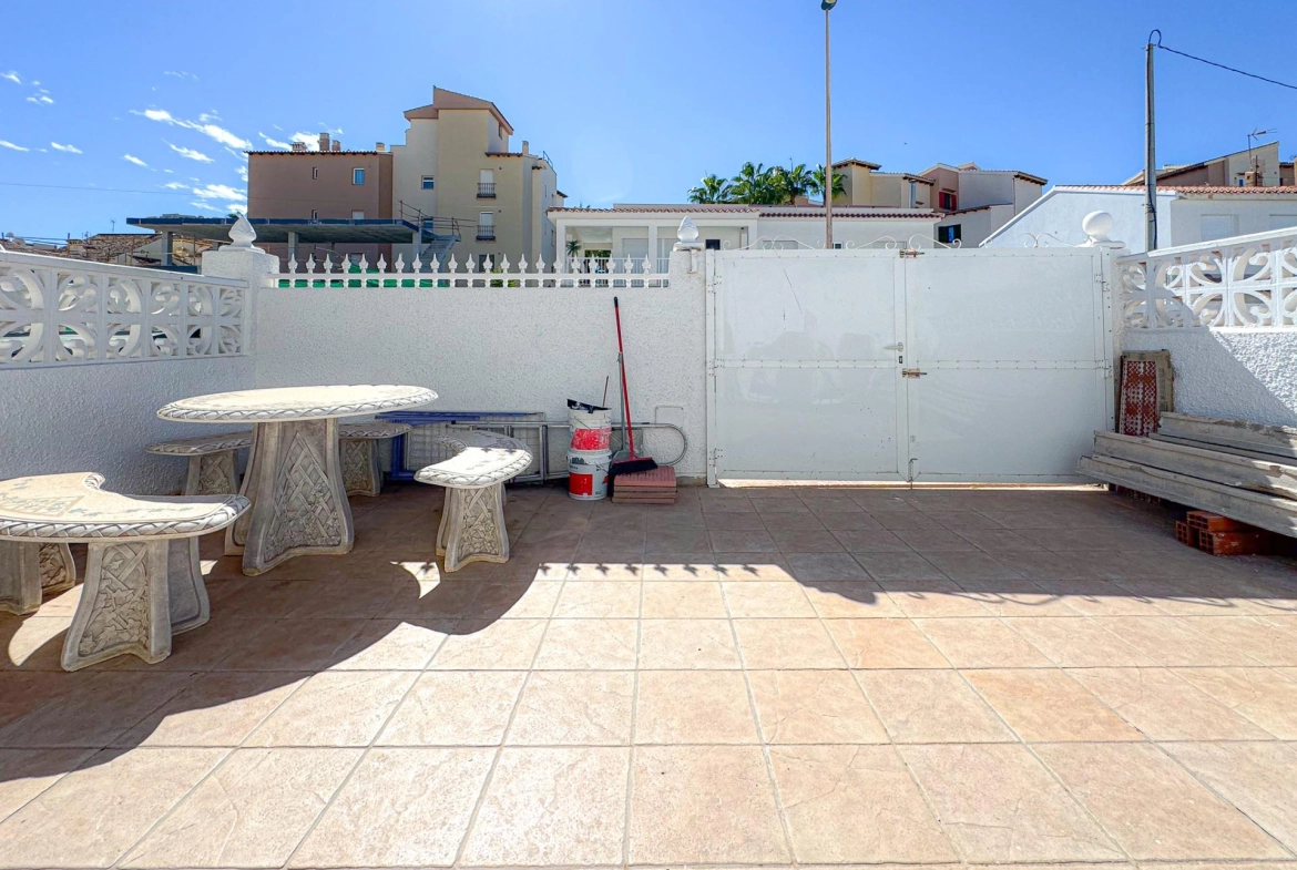 Frutales! Fantástico bungalow con amplia terraza y sin gastos de comunidad