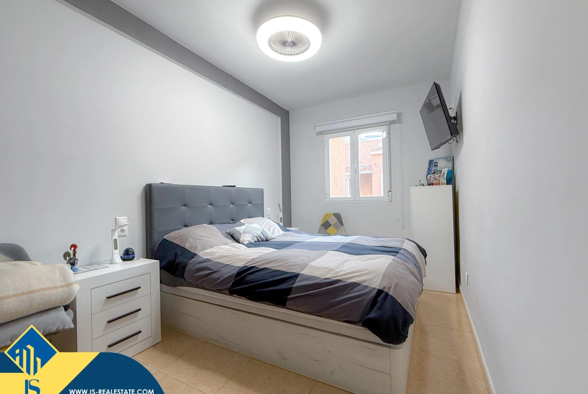 Exclusivo ático duplex completamente reformado + Amplio solarium con vistas al mar