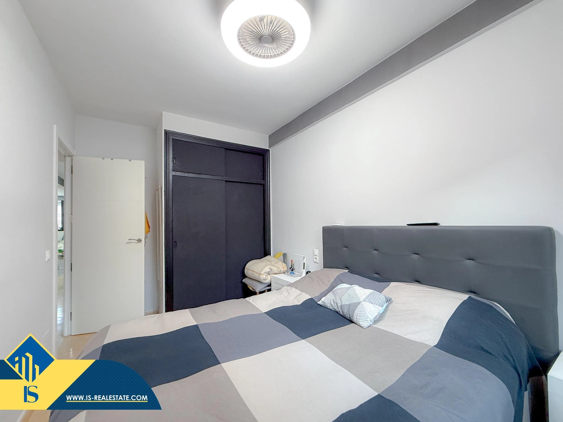 Exclusivo ático duplex completamente reformado + Amplio solarium con vistas al mar