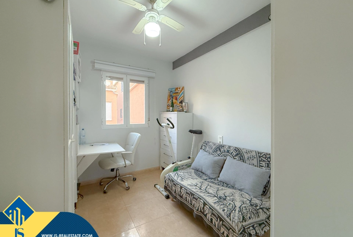 Exclusivo ático duplex completamente reformado + Amplio solarium con vistas al mar