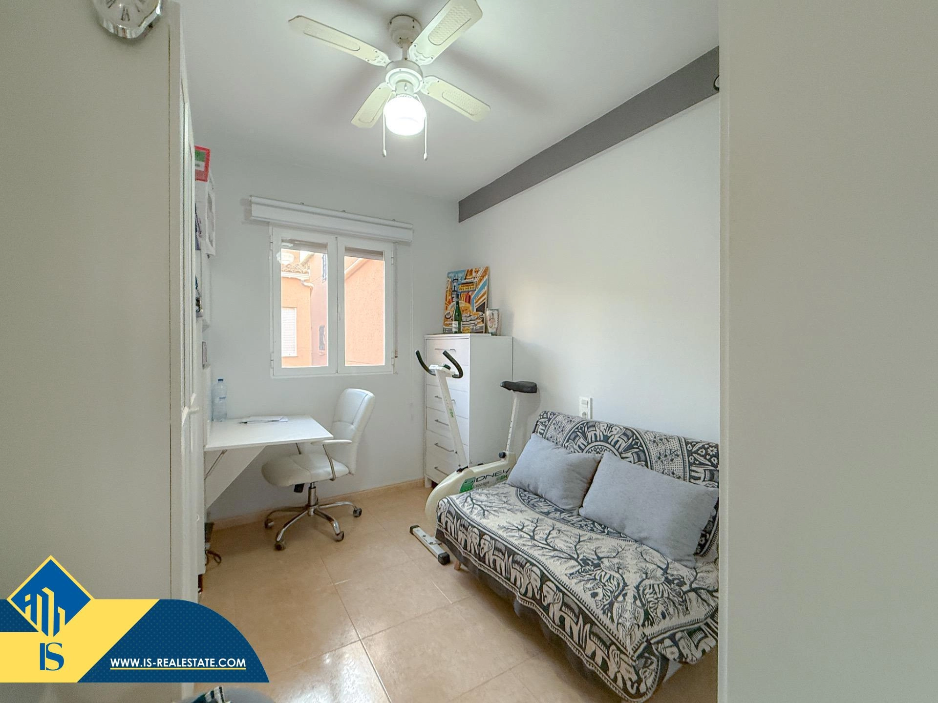 Exclusivo ático duplex completamente reformado + Amplio solarium con vistas al mar