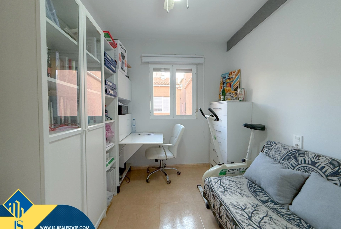 Exclusivo ático duplex completamente reformado + Amplio solarium con vistas al mar