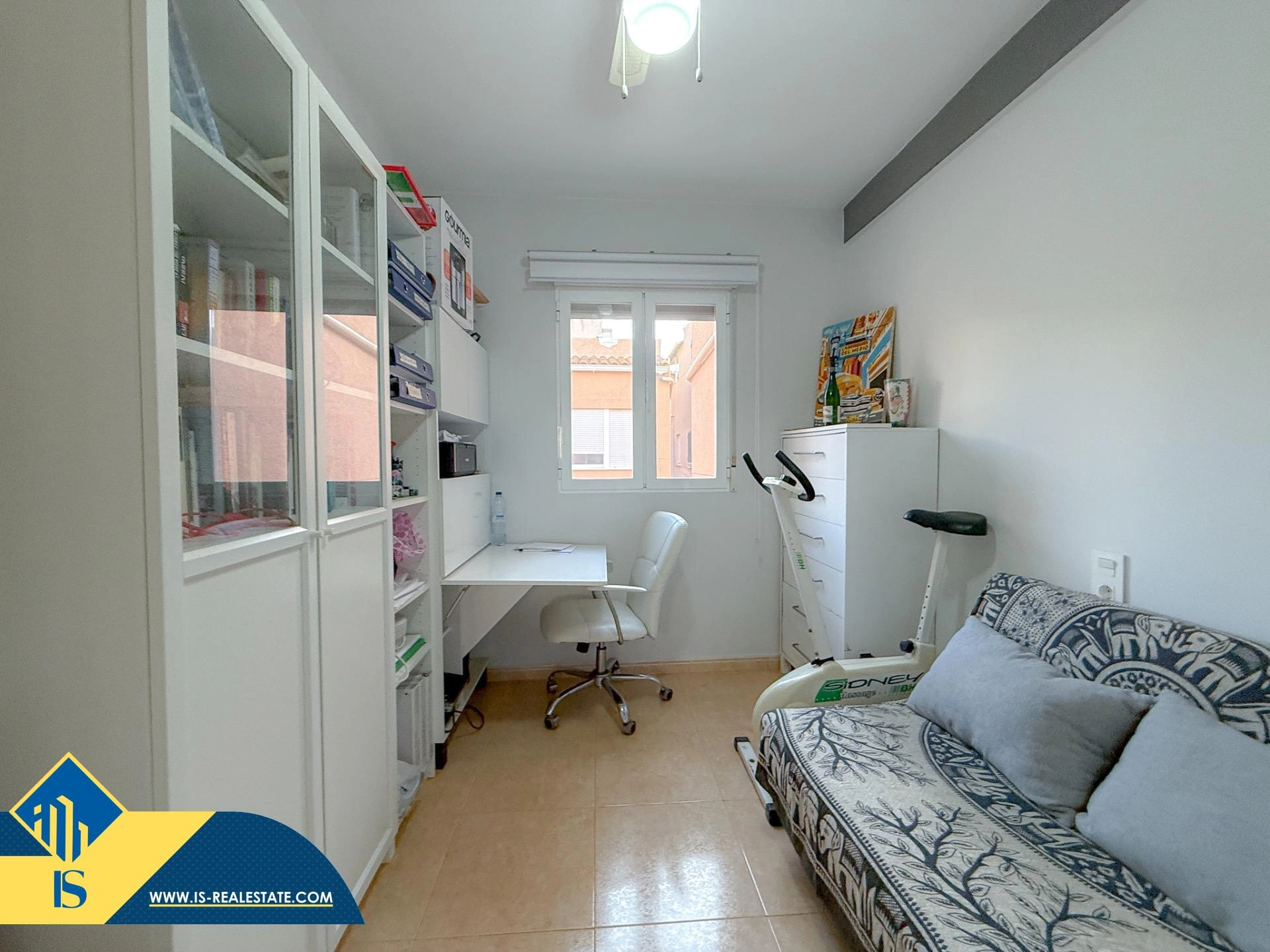 Exclusivo ático duplex completamente reformado + Amplio solarium con vistas al mar