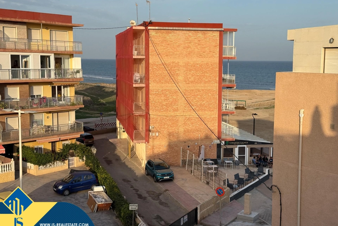 Exclusivo ático duplex completamente reformado + Amplio solarium con vistas al mar