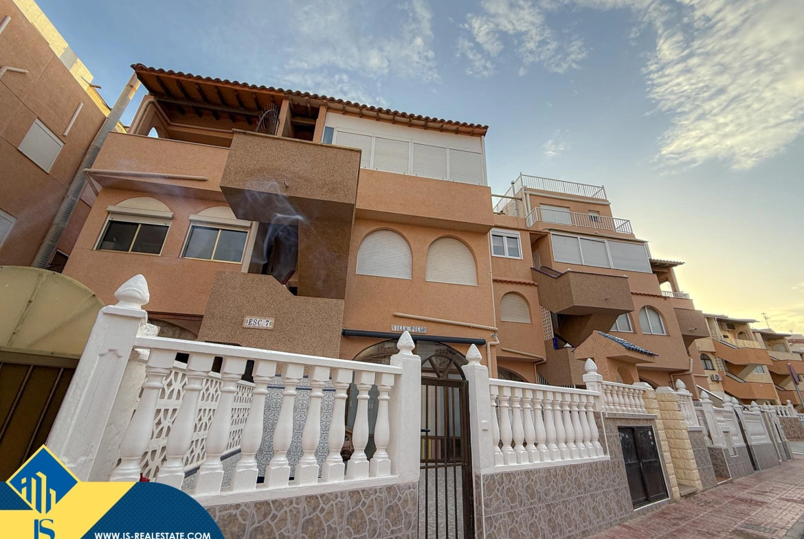 Exclusivo ático duplex completamente reformado + Amplio solarium con vistas al mar