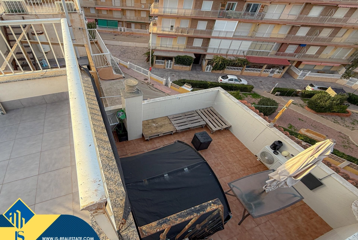 Exclusivo ático duplex completamente reformado + Amplio solarium con vistas al mar