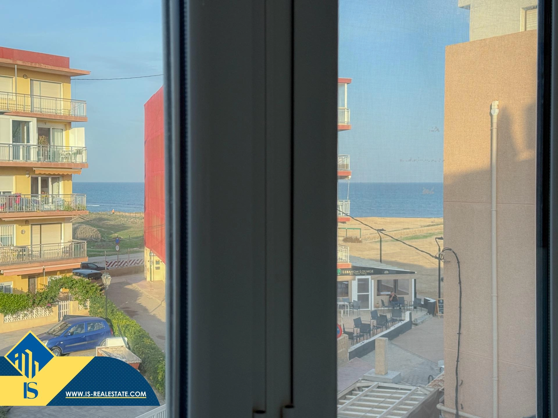 Exclusivo ático duplex completamente reformado + Amplio solarium con vistas al mar