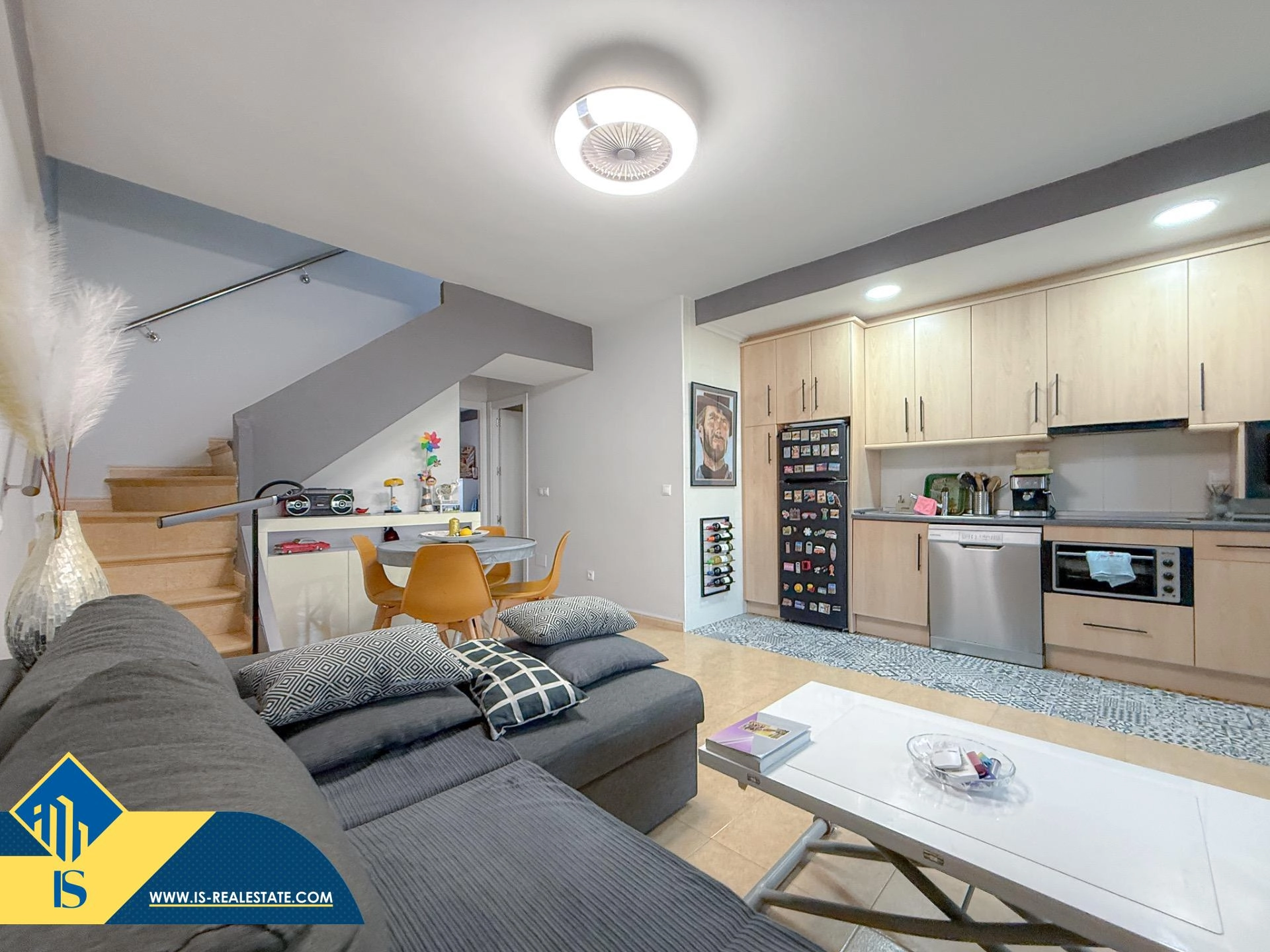 Exclusivo ático duplex completamente reformado + Amplio solarium con vistas al mar